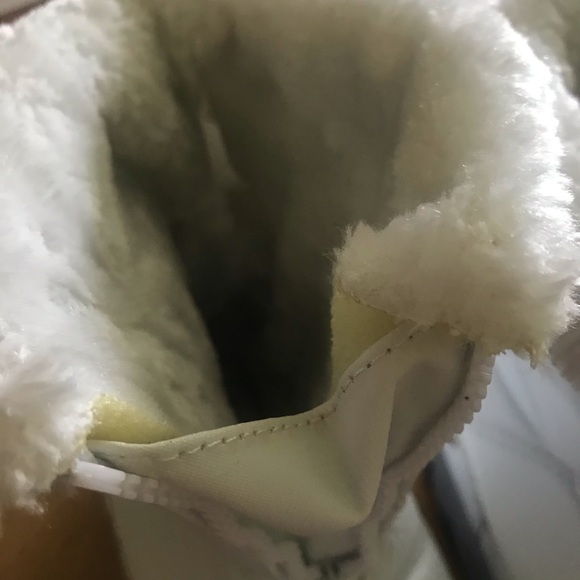 Khombu Girls Sze 2 White Snow Boot &North Face Hat - Picture 9 of 16